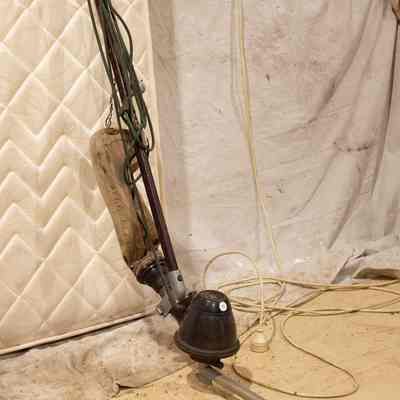 early electric vacuum cleaner