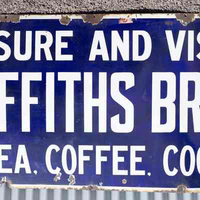 Enamel Griffith's T sign,