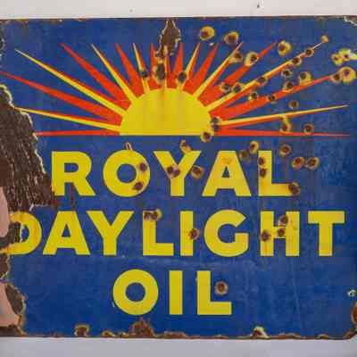Daylight oil sign
