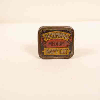 Tobacco tin