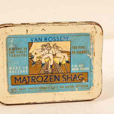Tobacco tin