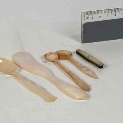 Group of small cutlery items