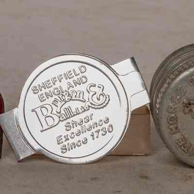 Bottle Lid, Clasp, Enamel Sign