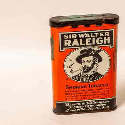 Tobacco tin
