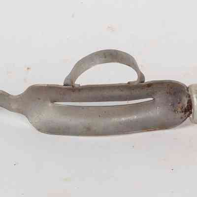 Fruit peeler