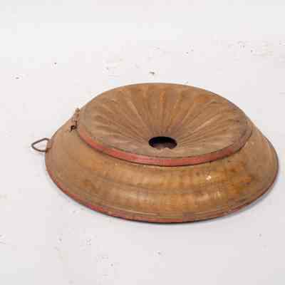 Tin spittoon