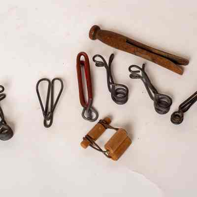 Pegs