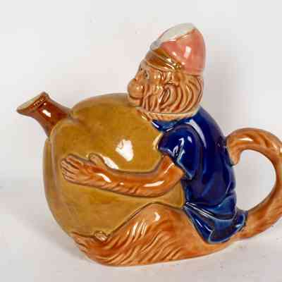 Novelty tea pot