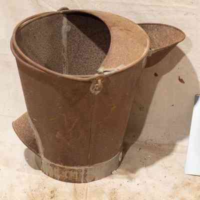 Tin bucket