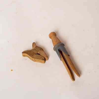 Pegs