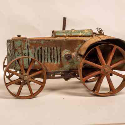 Tin tractor