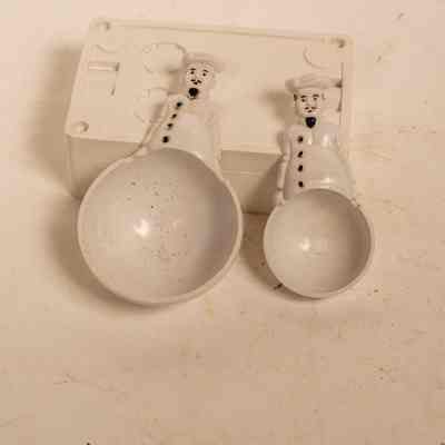 Pair of measuring spoons of 'Chef' brand