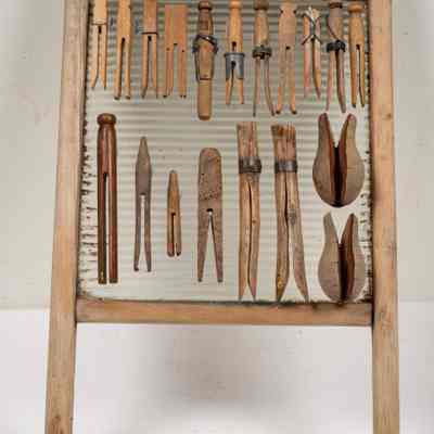 Pegs