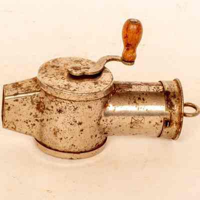 Nutmeg grater