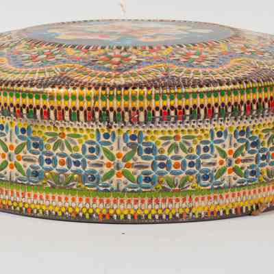 Bushels leaf tea, modern tin