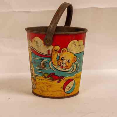 Tin bucket