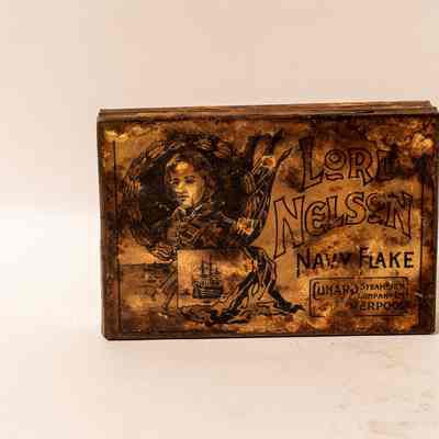 Tobacco tin