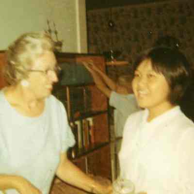 Photograph of Napaporn Daungratantrai and unidentified woman