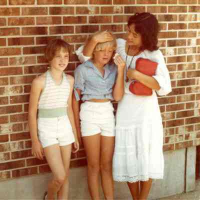 Photograph of Benjalak Huayrerai and two unidentified girls