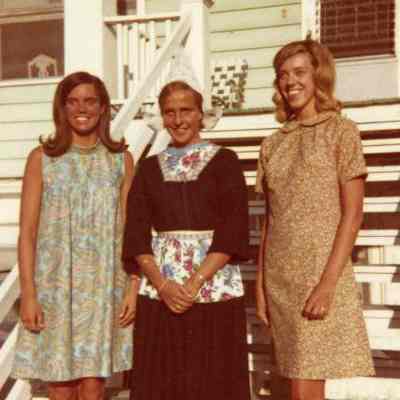 Photograph of Carina de Beaufort, Lois Shockley, and Lynn Shockley