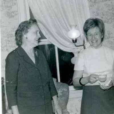 Photograph of Mabel Jones and Brit Bonstalen, Apr 1970