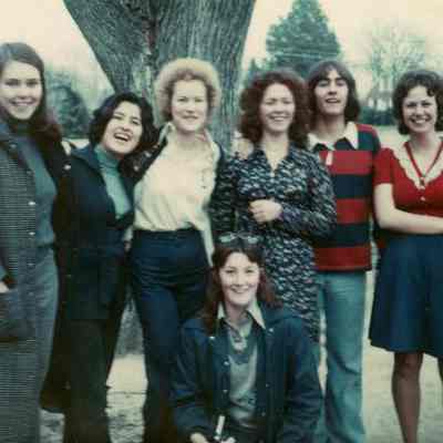 Photograph of students including Ghada Yashar and Betsy Malkus, Mar 1976