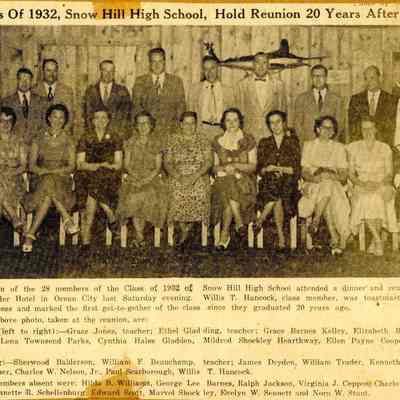 Newspaper clipping, “Class of 1932, Snow Hill High School, Hold Reunion 20 Years After,” Aug. 21, 1952