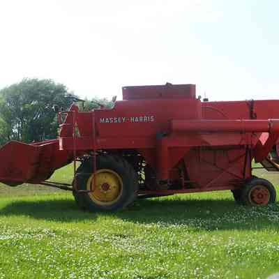 Combine; Massey Harris 92