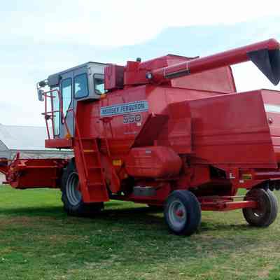 Combine; Massey Ferguson 550