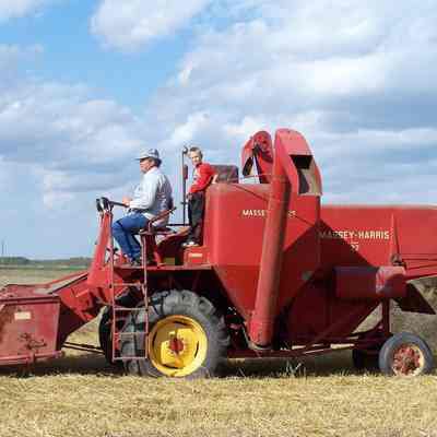 Combine; Massey Harris 27