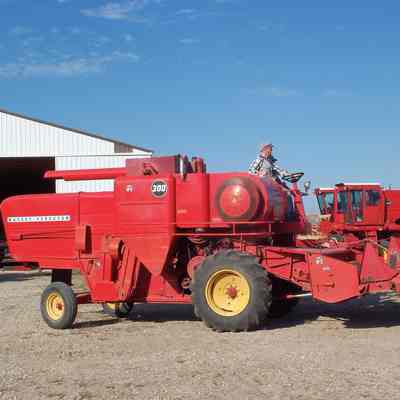 Combine, Massey Ferguson 300