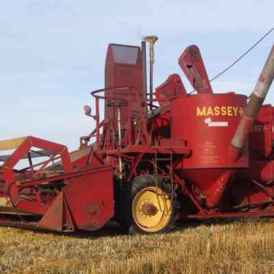 Combine; Massey Harris 21A