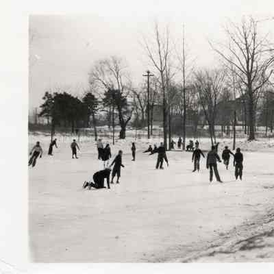 P76-163 Black Hills Skating Pond at Main Street and Washington Boulevard