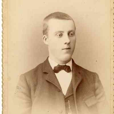 Handwritten Caption on back reads "Elmer Guran.": 2024.III.I.3.007
