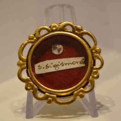 Sigismund of Burgundy, R