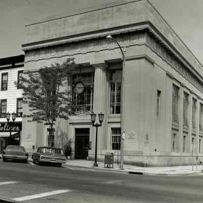 Exterior of the Putnam Trust Company Building