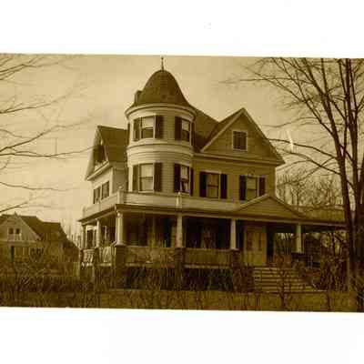 84 Field Point Road