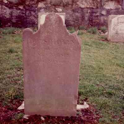 Lois Holly Grave