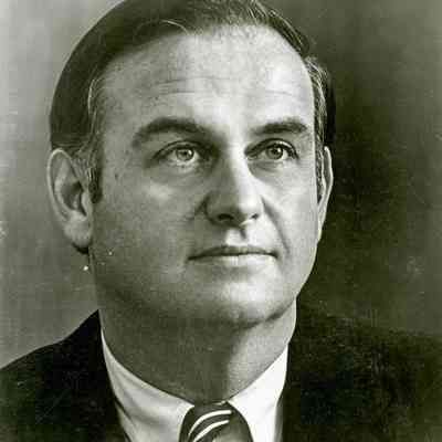 Lowell Weicker B