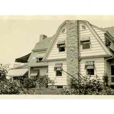 Young Residence Davis Avenue F