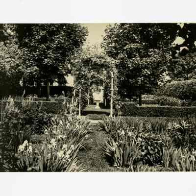 The Orchards Round Hill Road Q