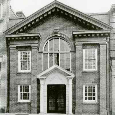 Facade of Putnam Trust Company (253 Greenwich Ave)