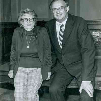 Lowell Weicker D