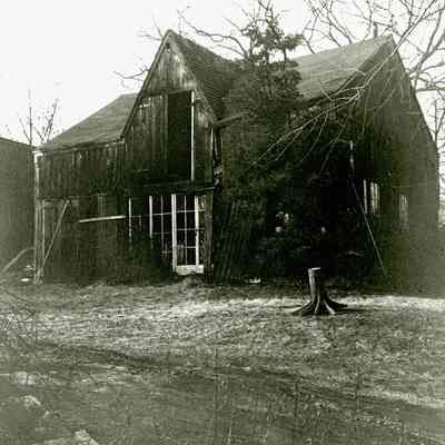 Bush-Holley Site Barn I