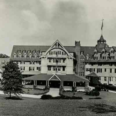 Edgewood Inn Entrance