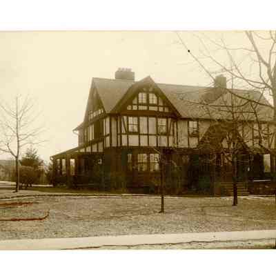 142 West Putnam Avenue