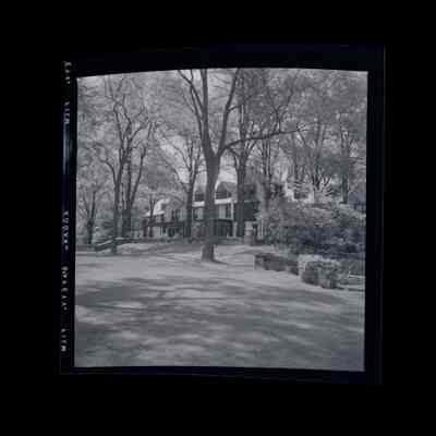 Simmons Estate Lake Avenue Negative G