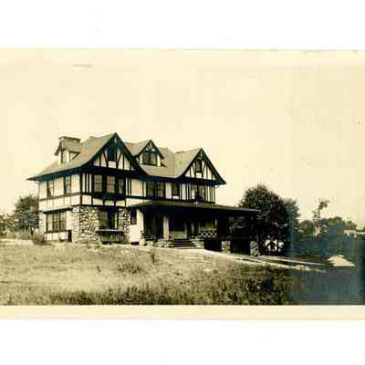 16 Brookside Park