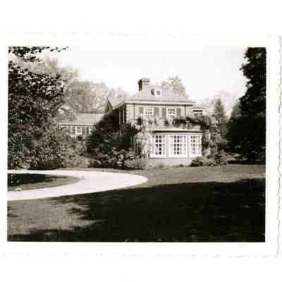 Niles Estate Deer Park Court E