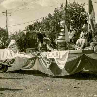 Daughter's of the American Revolution Float